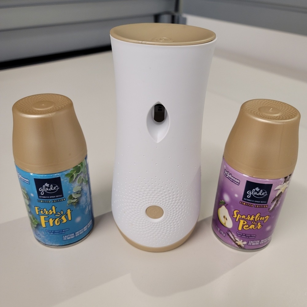 Glade Automatic Spray Holder Kit with Refills  Sparkling‎ Pear & First Frost